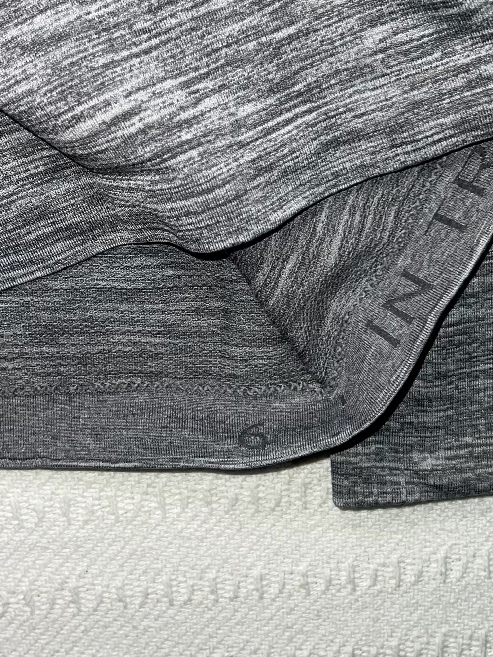 Lululemon Womens Swiftly Quick Dry Long Sleeve Top 6 Athleisure Training Sports - Picture 4 of 4